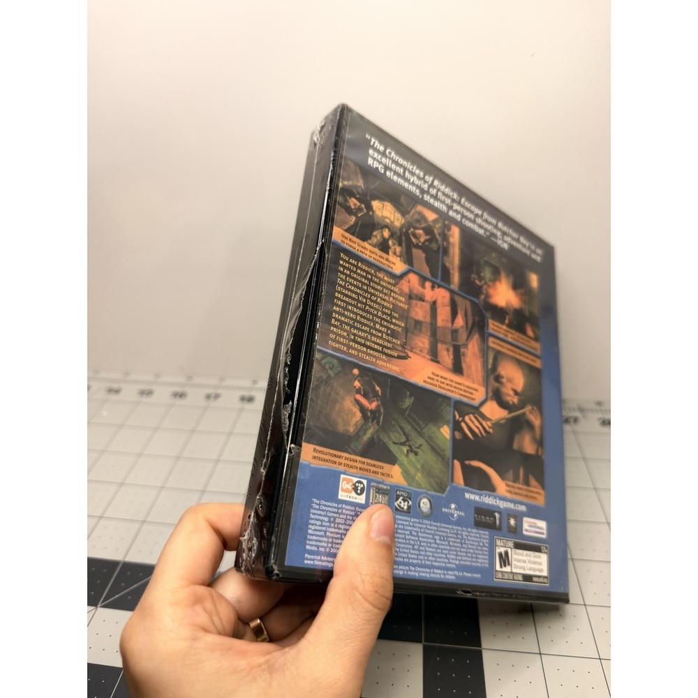 The Chronicles of Riddick Escape from Butcher Bay Developer's Cut PC 2004 New - Picture 4 of 4